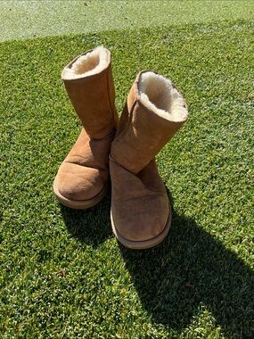 Ugg Tan Boots mid rise women 8